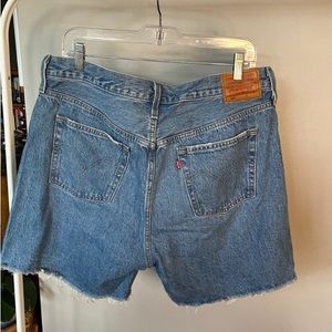 Levi’s 501 button fly mid-thigh shorts, W33